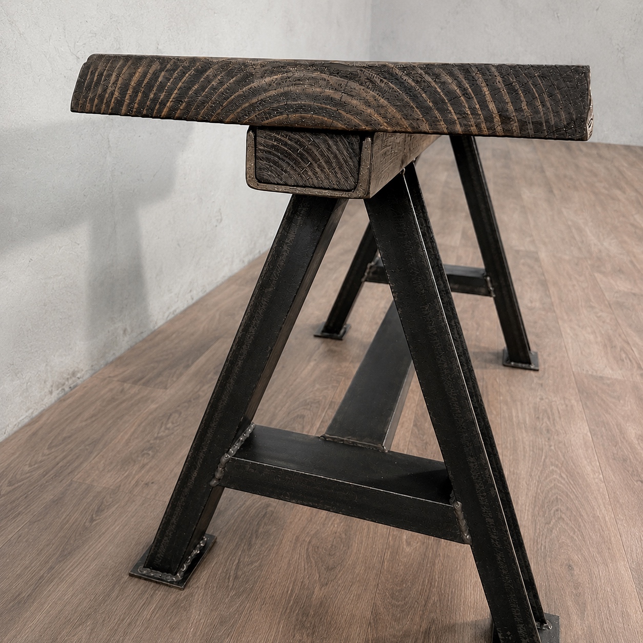 Consola de hierro y madera, detalle de la estructura