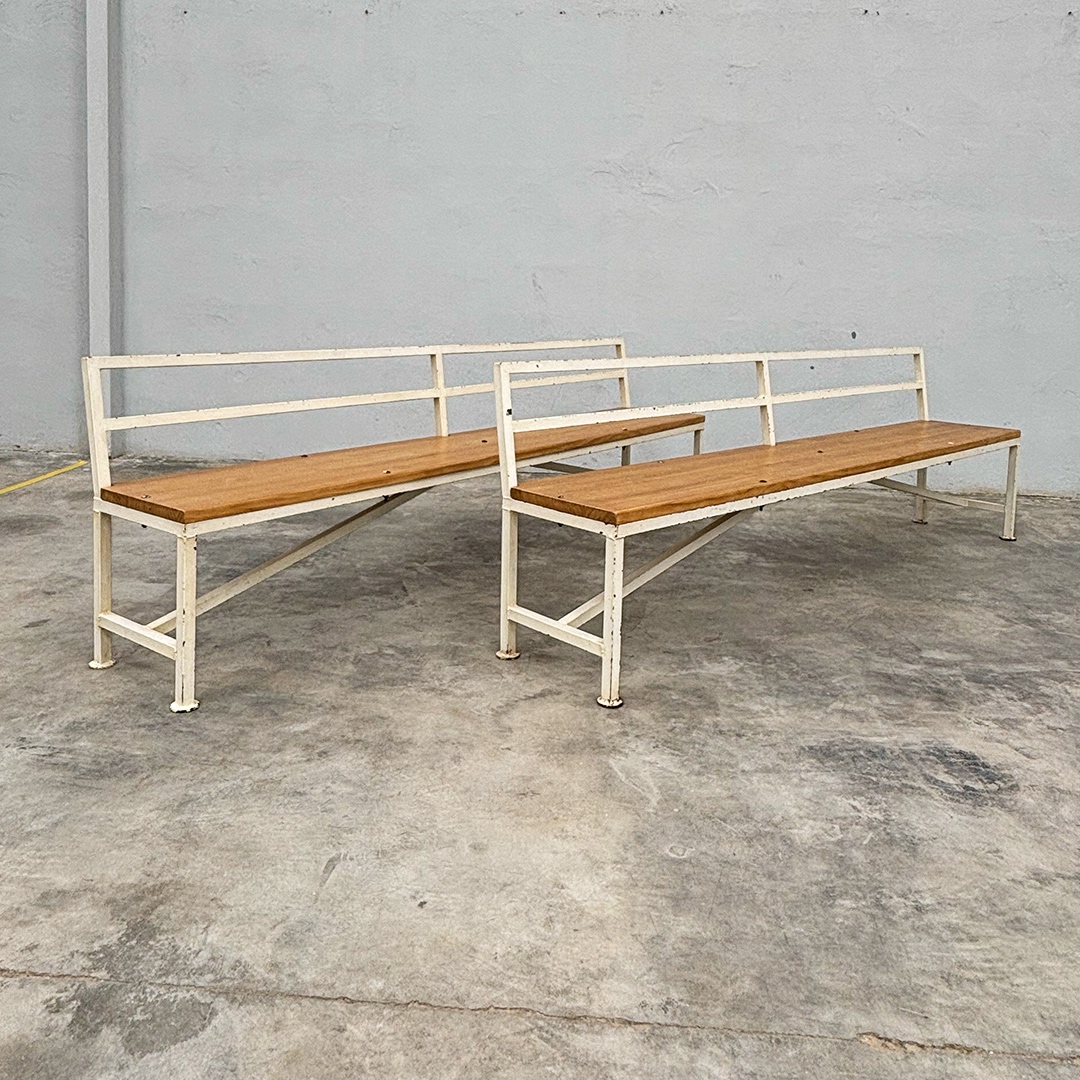 Pareja de bancos industriales XL blancos con asiento de pino macizo
