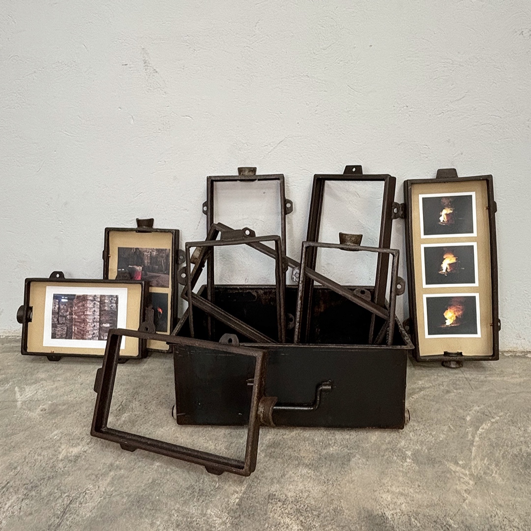 Marcos de fotos de hierro disponibles en dos tamaños