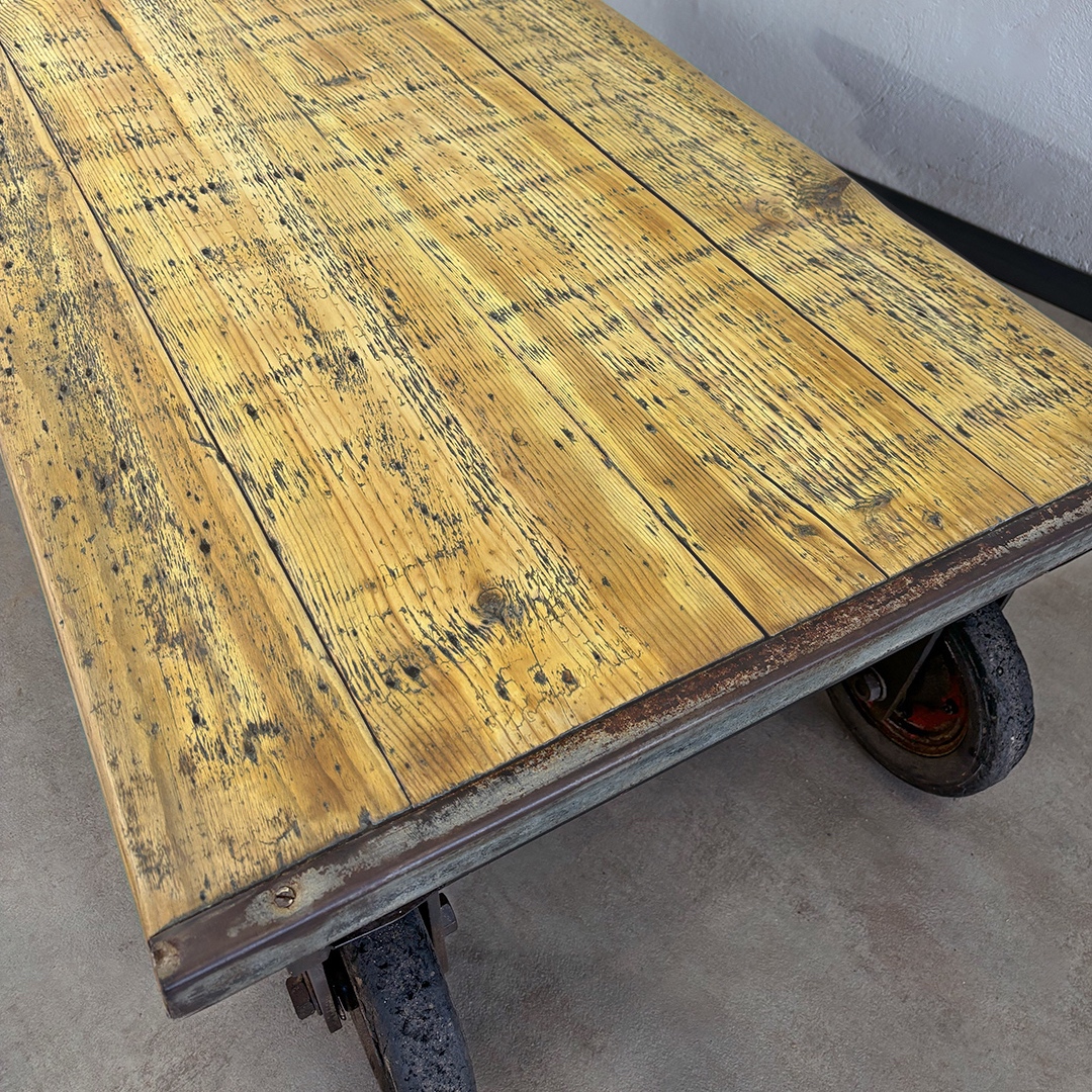 Mesa de centro industrial madera recuperada de encofrado, vista cenital
