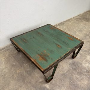 MESA DE CENTRO PALET DE FUNDICIÓN VERDE