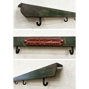 COLGADOR INDUSTRIAL CON GANCHOS